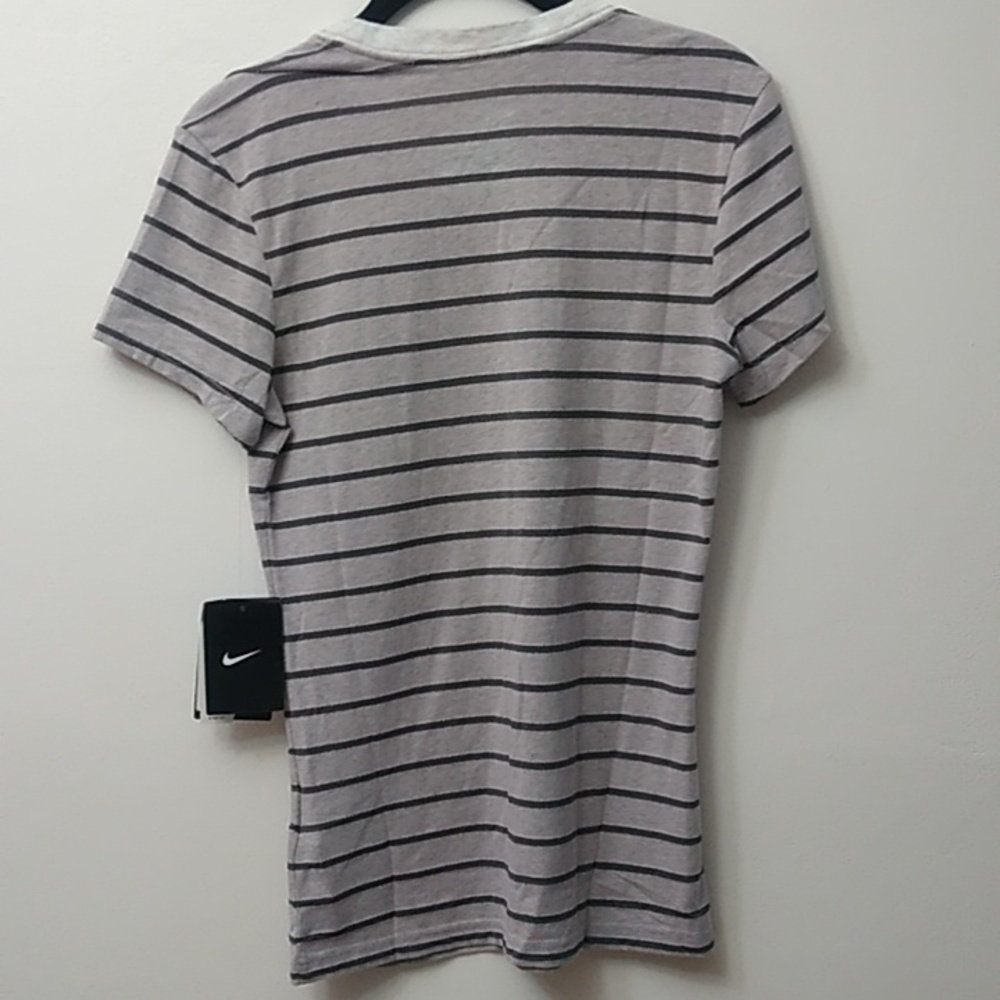 🎉2X HP🎉Nike Get It Girl Striped S/S Tee, Gray, M, NWT - Picture 6 of 7
